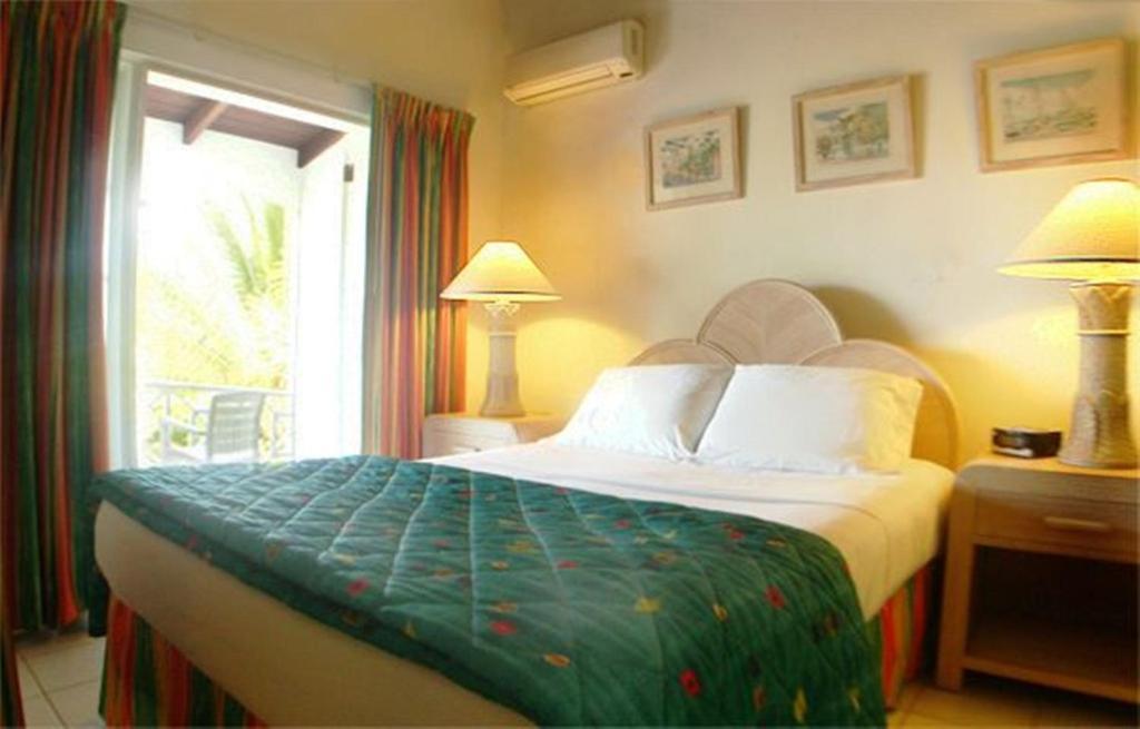 Dickenson Bay Cottages Cedar Grove Habitación foto